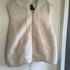 NWOT Women’s plus size 2X hooded Ivory fleece vest by 2LV